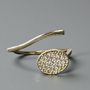 Elegant Oval Gold Ring with Cubic Zirconia
